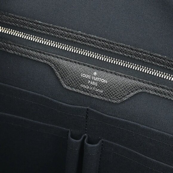 Louis Vuitton Black Taiga Neo Igor Briefcase Handbag - Picture 9 of 10